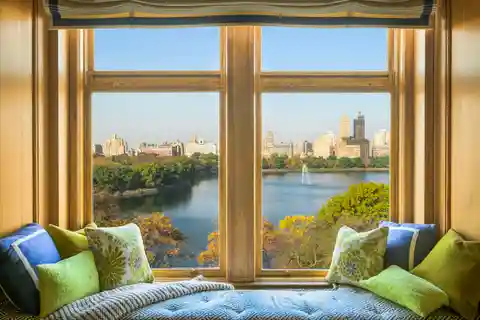 Architecturally Distinguished Full-floor Apartment