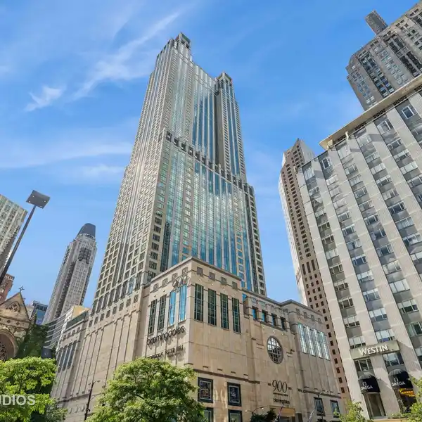 LUXURY HIGH-FLOOR HOME ABOVE THE FOUR SEASONS HOTEL