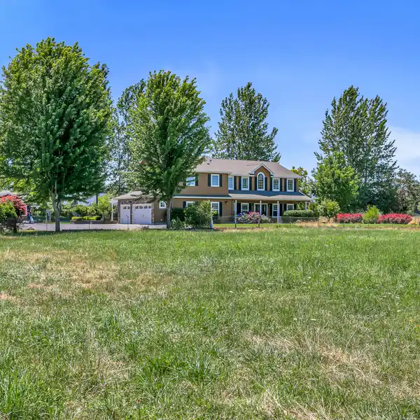 STYLISH AND COMFORTABLE LIFESTYLE PROPERTY
