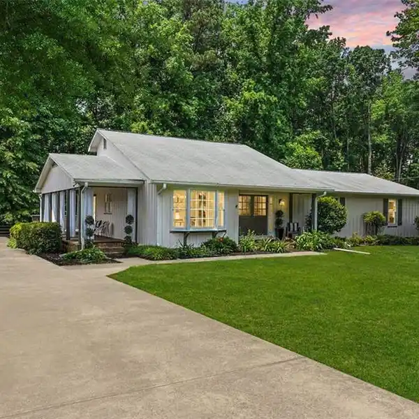 QUIET STREET GEM WITH FLEXIBLE LIVING SPACES