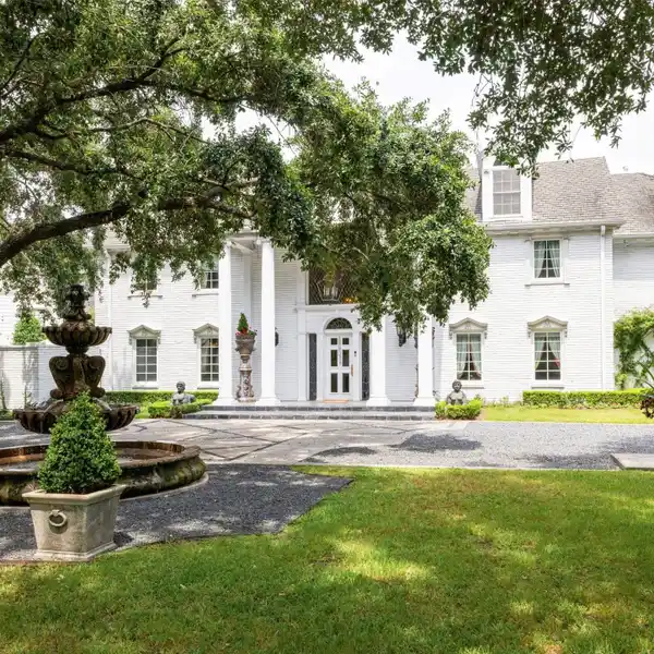 ICONIC COLONIAL ESTATE