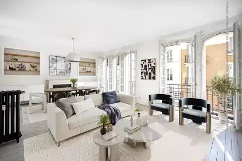 Light-Filled Champ-De-Mars Apartment