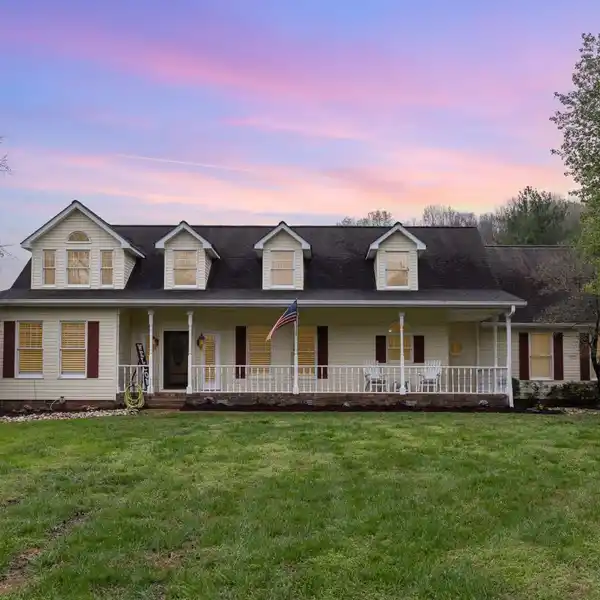 CHARMING FARMHOUSE ESTATE OF OVER FIVE ACRES