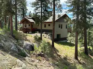 Mountain Retreat Backing to the National Forest