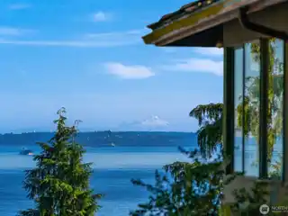 Private Retreat with Panoramic Island Views