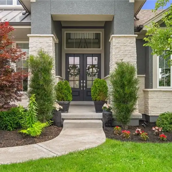 LUXURY AND ENTERTAINING IN AN AWARD-WINNING PLAN