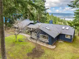 Exceptional Five-acre Estate