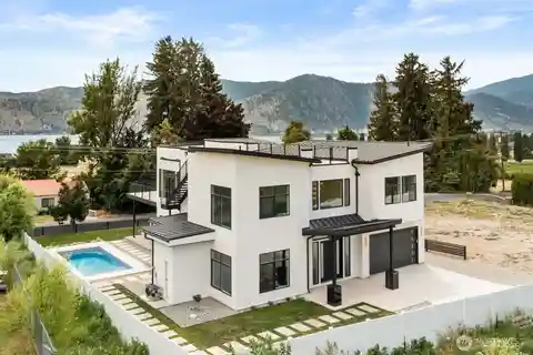 Brand New Luxury Chelan Residence