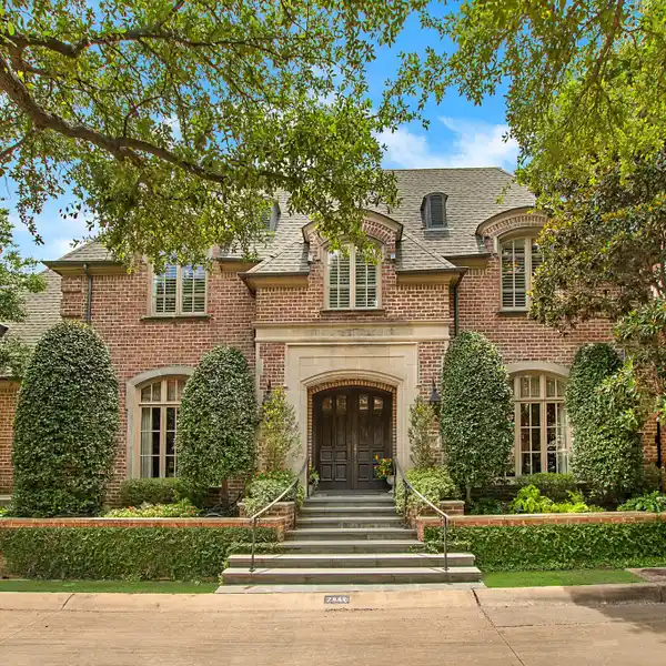 A SHOWPLACE IN A PRIME LOCATION