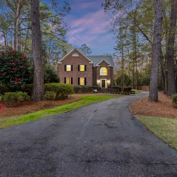 ELEGANT AND EXQUISITE FOUR-BEDROOM HOME