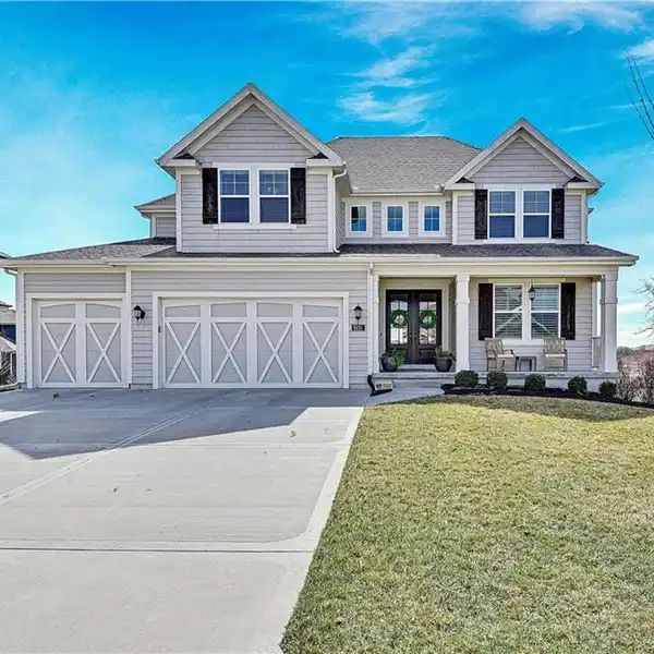 IMMACULATE HOME IN MATT ADAMS ARBOR VIEW