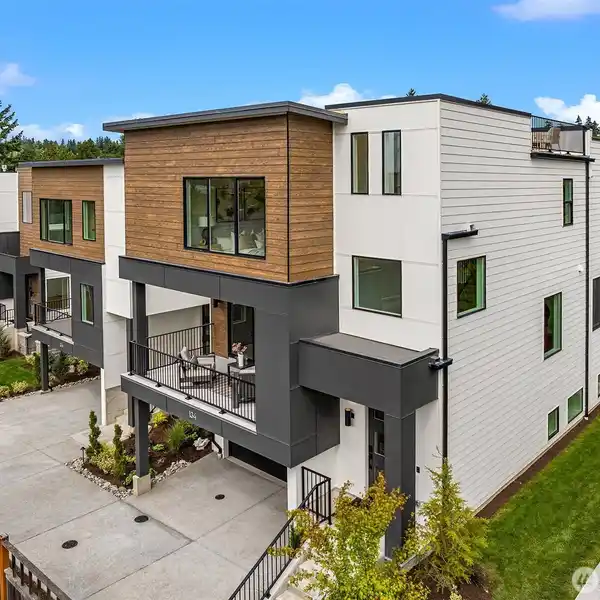 BRAND NEW MODERN BEAUTY
