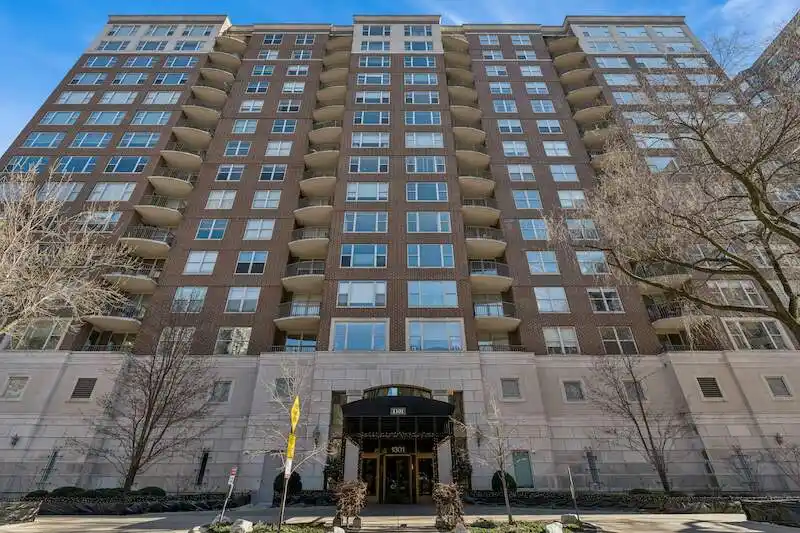 Stunning Sun-filled Condo in the Whitney