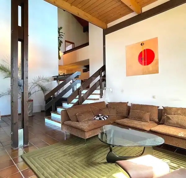SPACIOUS ARCHITECT-DESIGNED HOUSE IN LAUBEN