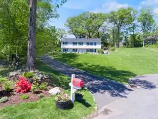 Welcoming Home on a Sought-after Cul-de-sac