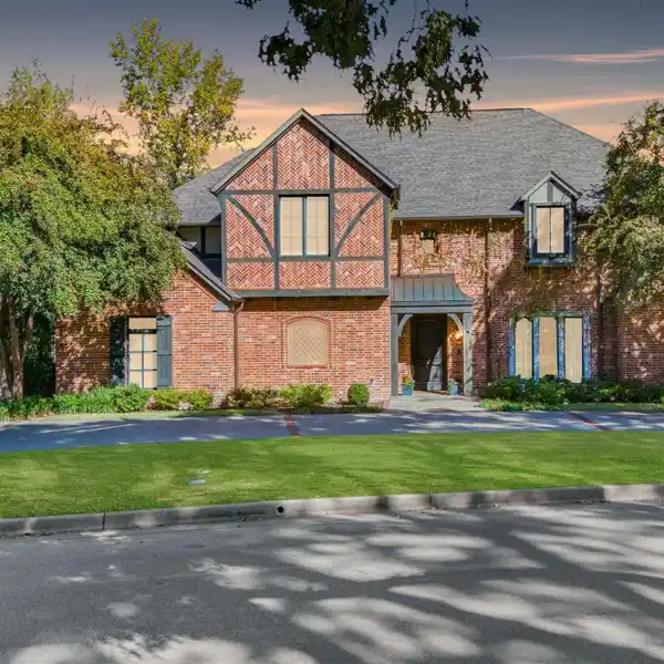 EXCEPTIONAL PROPERTY IN HOLLYTREE WEST