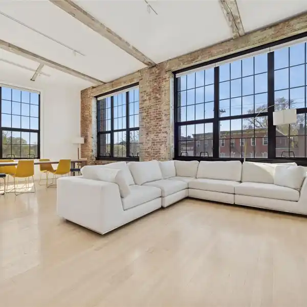 CORNER LOFT IN AN HISTORIC CONDOMINIUM