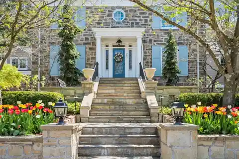 Upper St. Clair Charm on a Full Acre