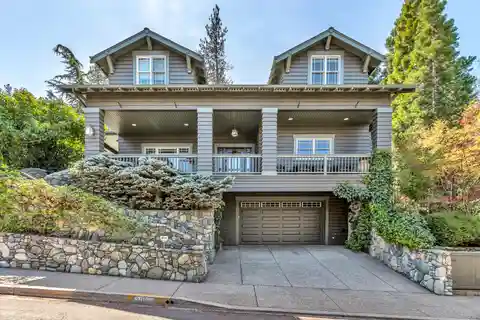 Luxury Living in the Heart of Downtown Ashland