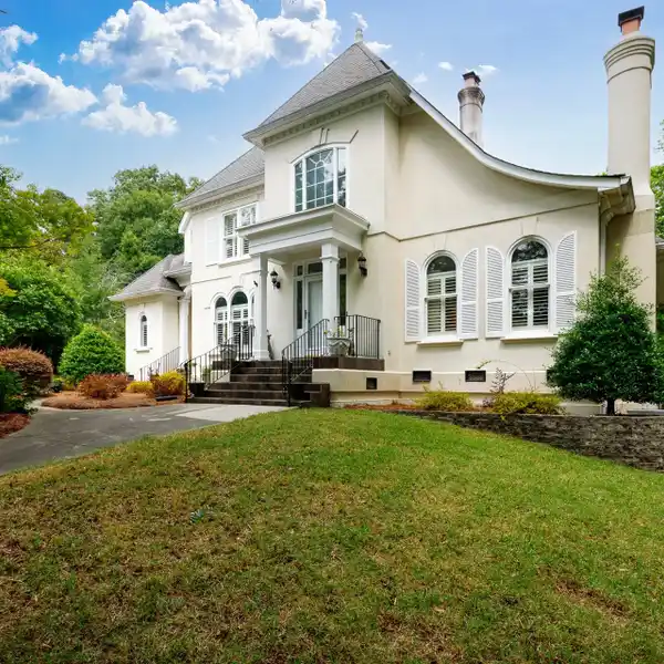 TIMELESS ELEGANCE ON SPACIOUS CUL-DE-SAC LOT