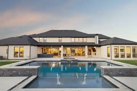 Custom Executive Estate in Stinson Highlands
