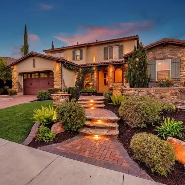 HIGHLY APPOINTED ITALIANATE VILLA