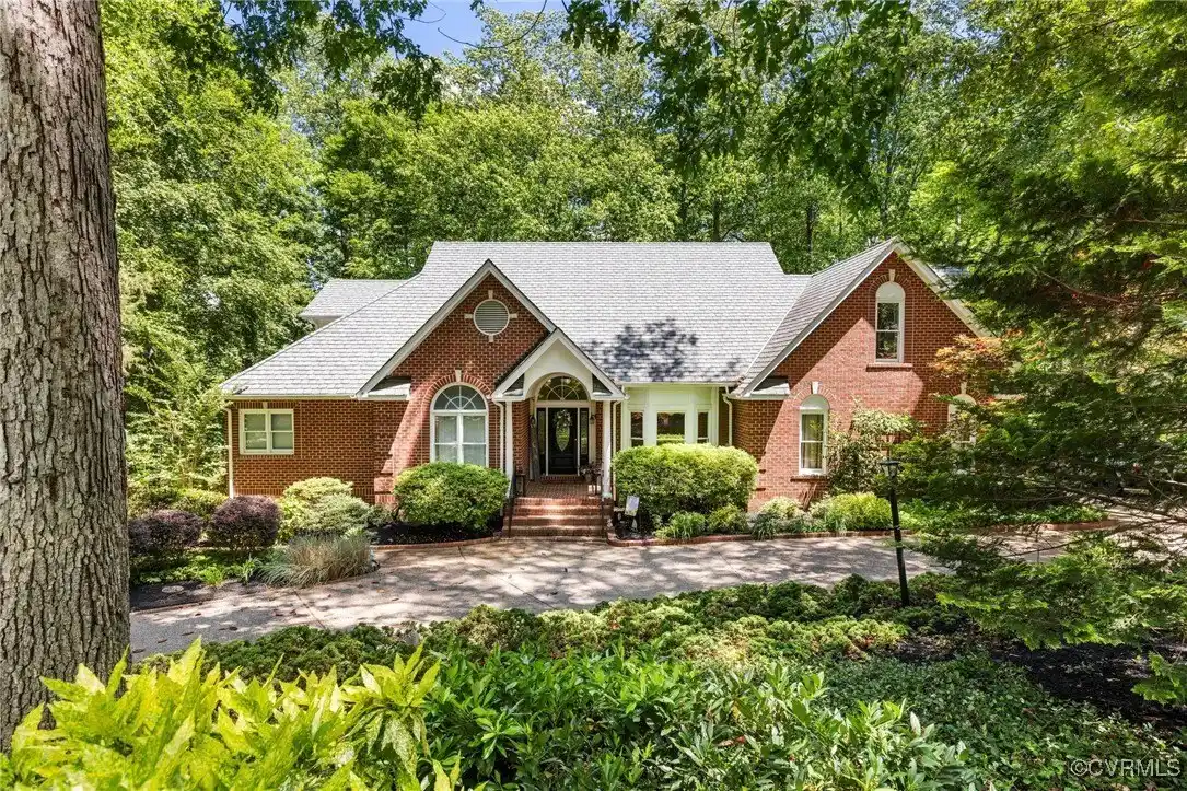 Elegant Living on Nearly an Acre