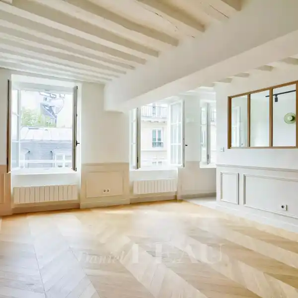 BEAUTIFUL FULLY RENOVATED APARTMENT