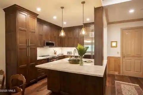 Rare Ski-In/ski-Out Residence at Creekside