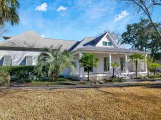Beautiful Home in Bradley Place