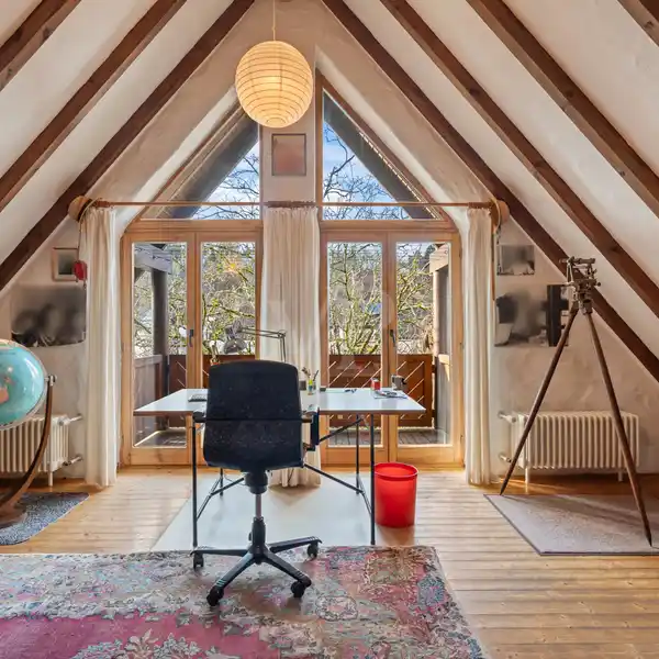 WELL-MAINTAINED HOME IN THE POPULAR HOLBEIN DISTRICT