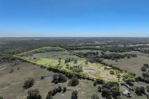 Expansive Acreage with Versatile Barndominium Retreat