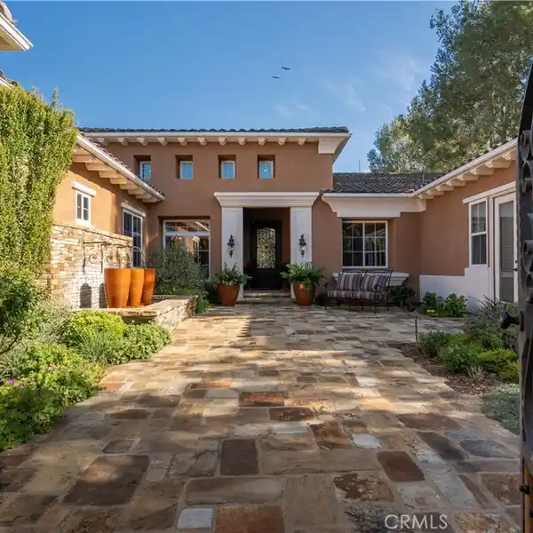 SINGLE-STORY ESTATE IN PRESTIGIOUS PORTOFIRO