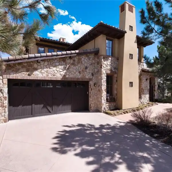 EXQUISITE CUSTOM HOME IN RAVENNA COUNTRY CLUB
