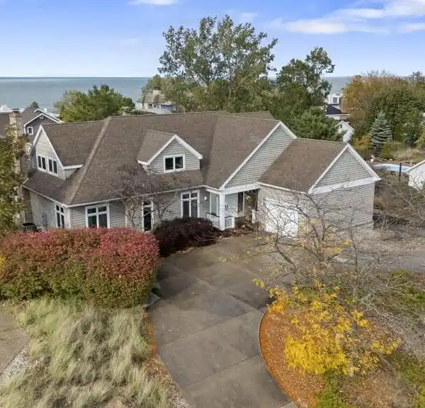 LAKEFRONT LUXURY WITH STUNNING ENTERTAINING SPACES