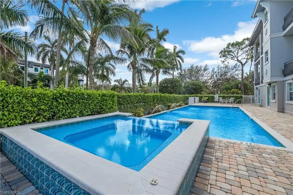 Spacious Condo in Old Naples