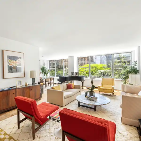 SPACIOUS CORNER UNIT ON THE UPPER EAST SIDE
