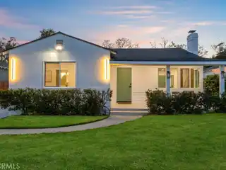 Beautifully Renovated Residence in a Vibrant Neighborhood