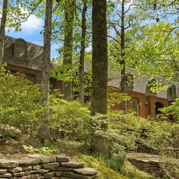 LUXURY ESTATE IN THE HEART OF DESOTO COUNTY