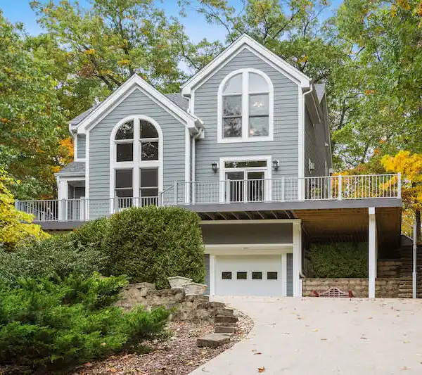 BEAUTIFULLY UPDATED HOME IN SOUGHT-AFTER DUNELAND BEACH