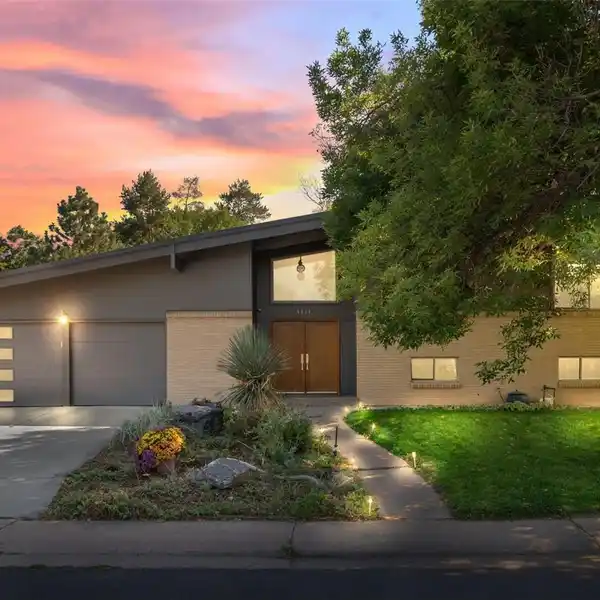 REIMAGINED MID-CENTURY MODERN