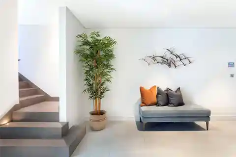 Expansive Townhouse Blending Timeless Design with Modern Convenience