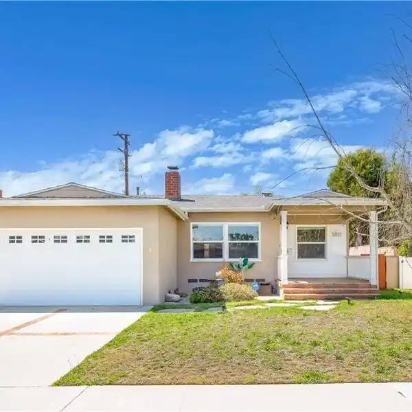 CHARMING MID-BLOCK HOME WITH DUAL FIREPLACES AND MODERN KITCHEN