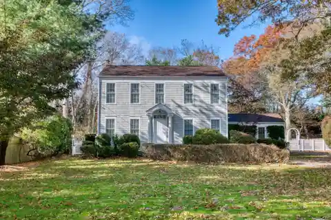Beautiful Traditional Home for Rent in Bridgehampton