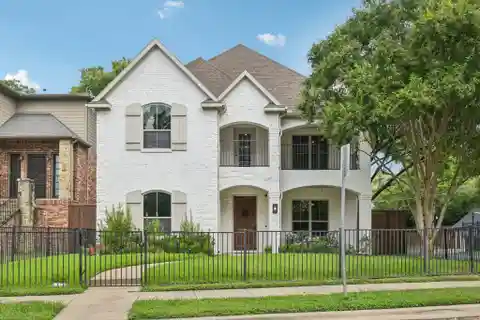 Spacious Home with Four Outdoor Living Areas
