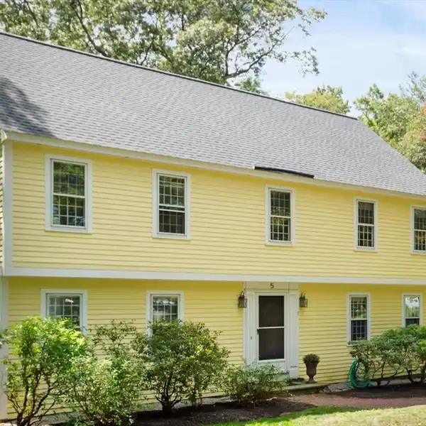 BEAUTIFULLY MAINTAINED COLONIAL HOME