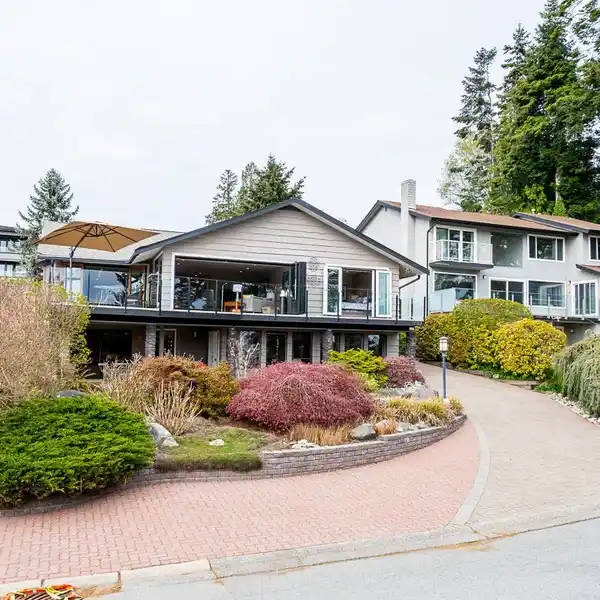 SPACIOUS RANCHER WITH BASEMENT ON BEAUTIFUL OCEAN VIEW BLUFF PROPERTY