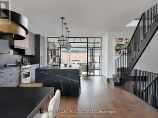 Toronto Version of a New York Industrial Soft Loft