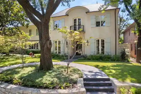 Sophisticated Transitional French Style in Highland Park