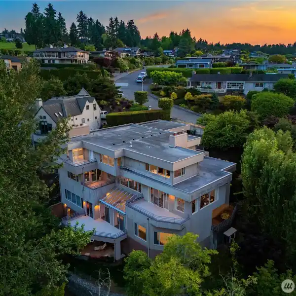 A REFINED HOME BLENDING ELEGANCE AND COMFORT